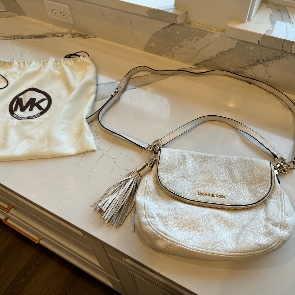 Michael Kors white leather handbag with gold hardware! Crossbody or shoulder bag
